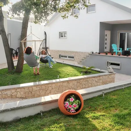 Charming House Atalaia + Pool Feriehus