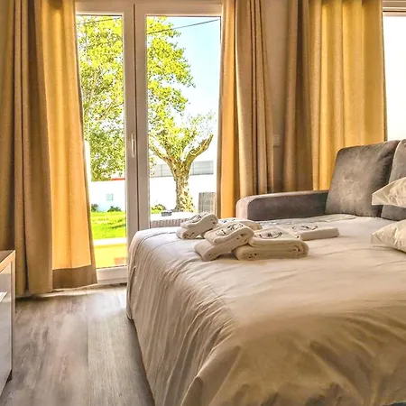 Dom wakacyjny Charming House Atalaia + Pool