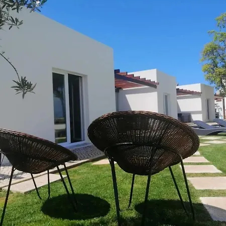 Dom wakacyjny Charming House Atalaia + Pool