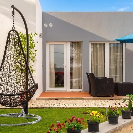 Charming House Atalaia + Pool Vakantiehuis