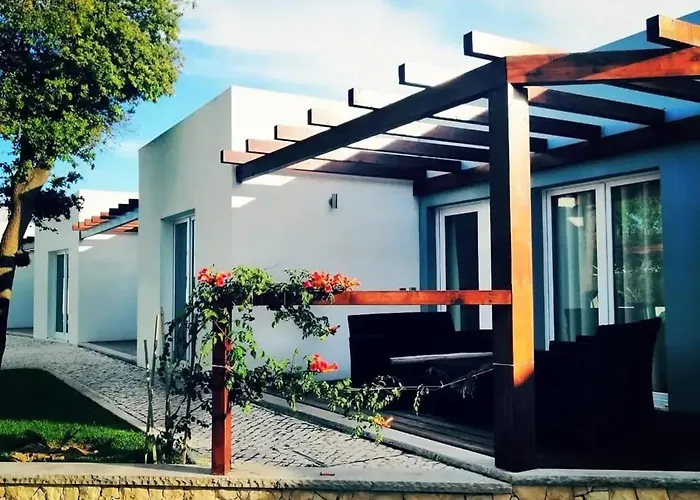 Holiday home Charming House Atalaia + Pool